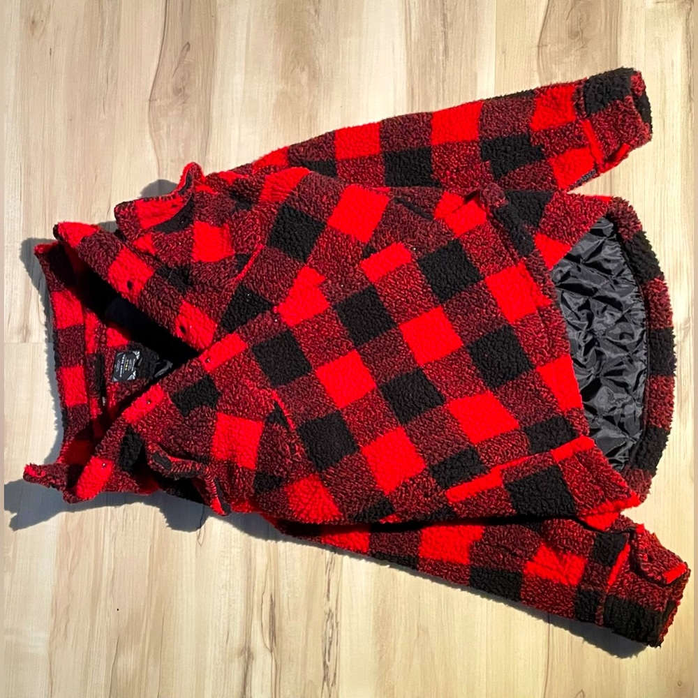 Red&Black Fuzzy Jacket for the perfect Autumn-Winter season, NEVER WORN!